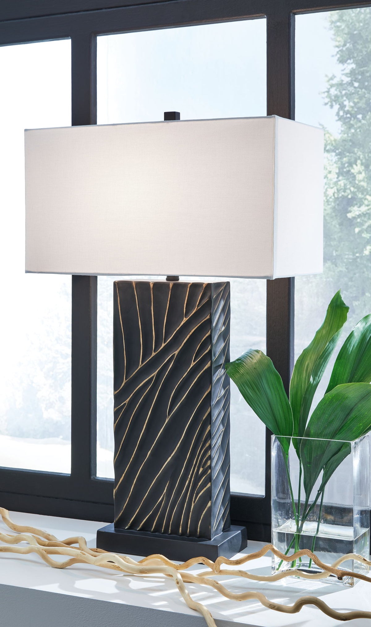 Bartlen - Poly Table Lamp - Black / Gold Finish by Ashley – view 4