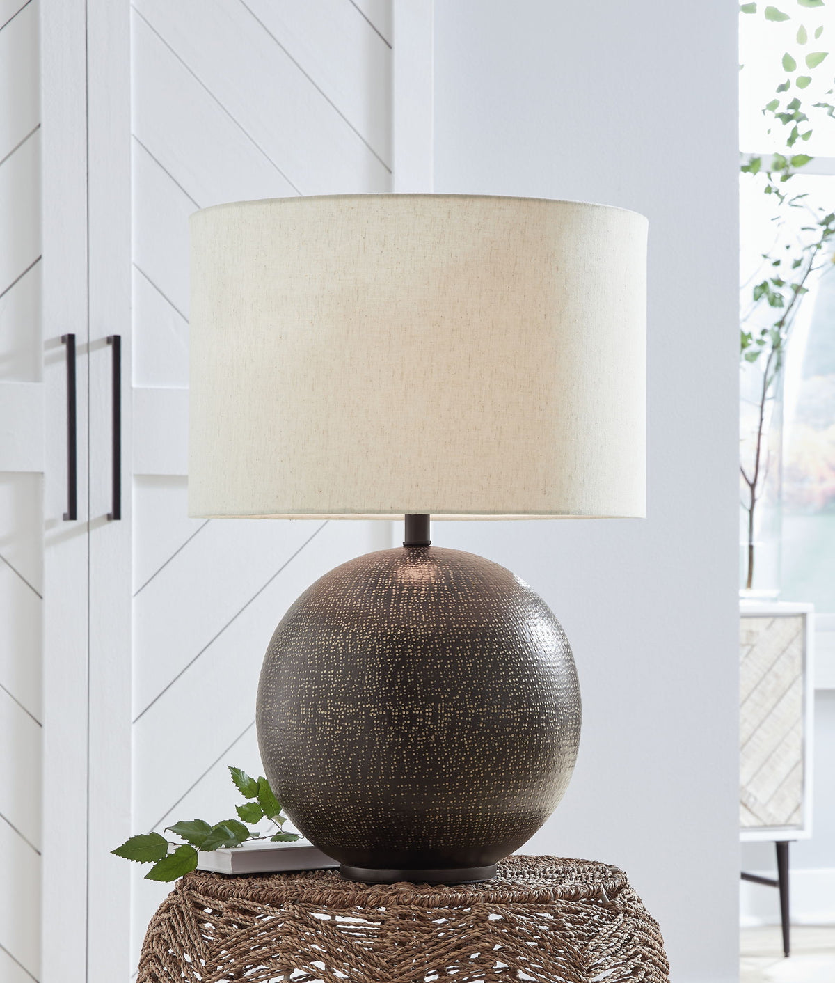 Hambell - Metal Table Lamp - Black / Gold Finish by Ashley – view 4