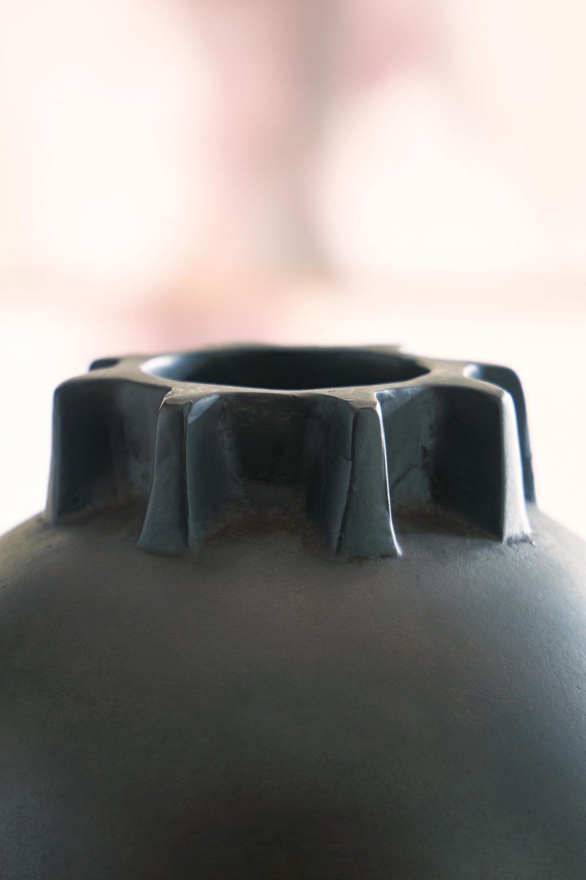 Kaslett - Vase - Antique Black by Ashley – view 4