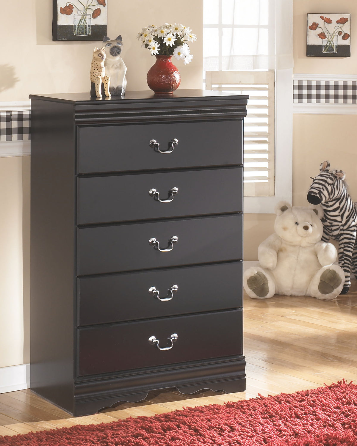 Huey Vineyard - Five Drawer Chest - Black by Ashley – view 2