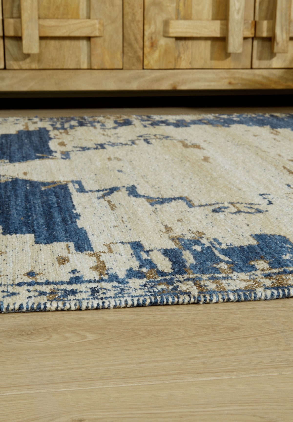 Varnler - Rug by Ashley – view 4