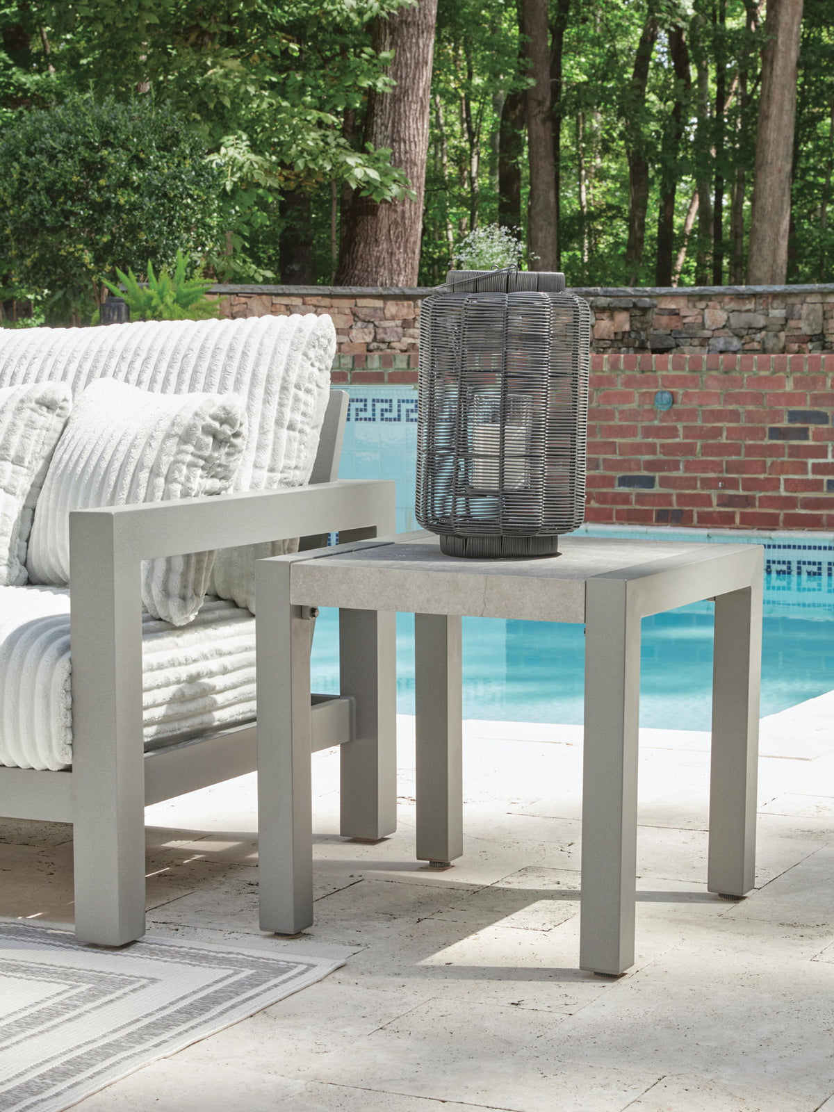 Hurley Park - Table by Ashley – view 4