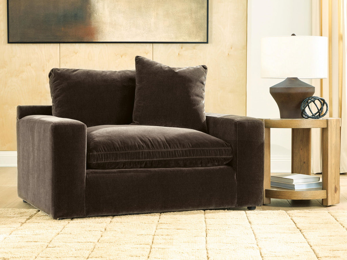 Maxton Heights - Chair And A Half – view 6