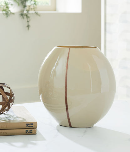 Sheabourne - Vase by Ashley – view 6