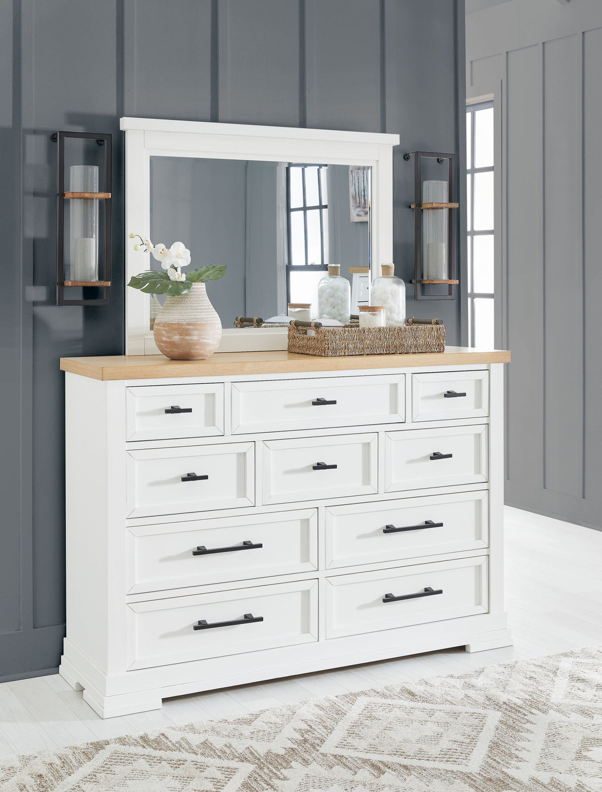 Ashbryn - Panel Storage Bedroom Set – view 3