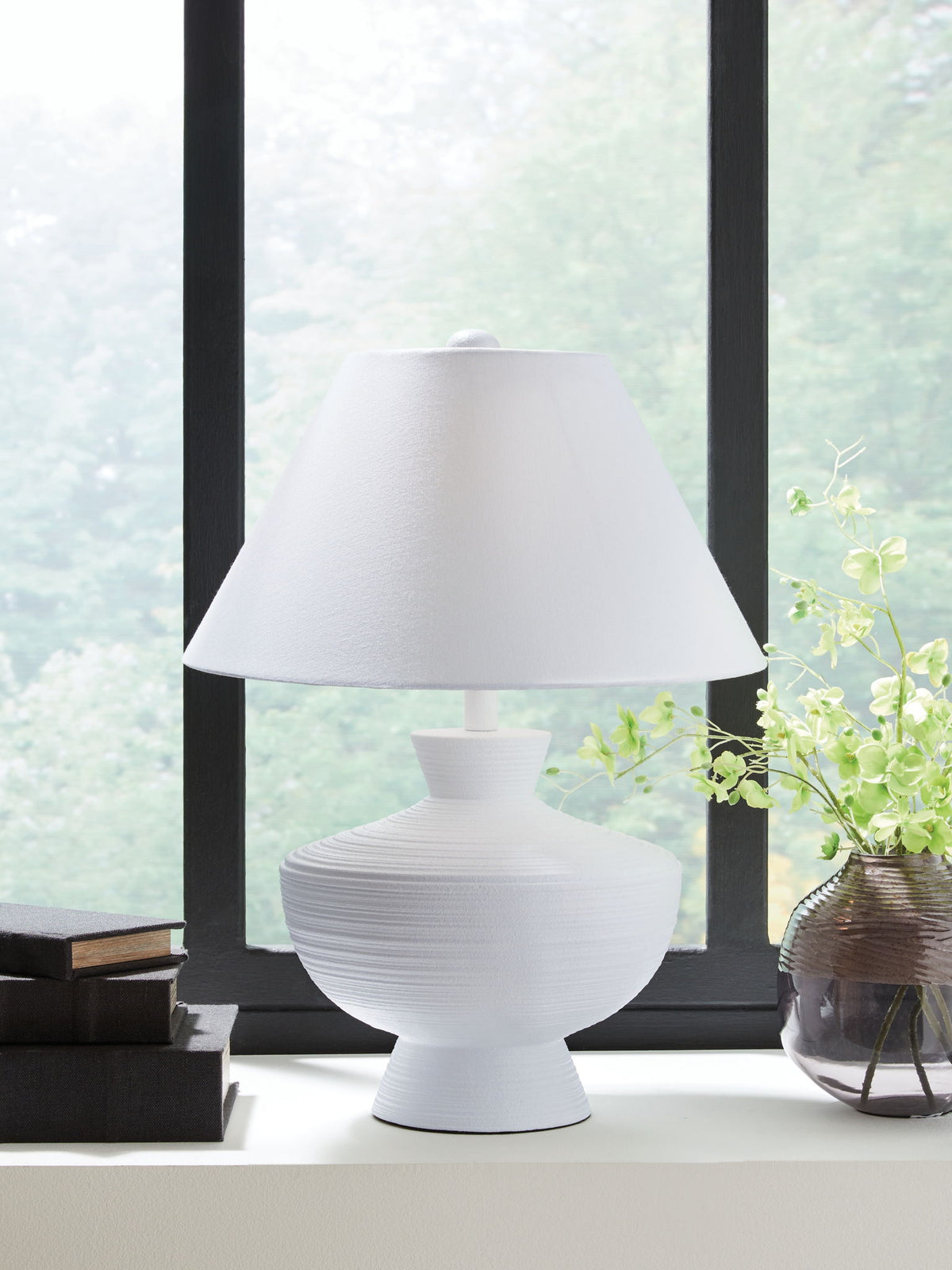 Harelwood - Poly Table Lamp - White by Ashley – view 4