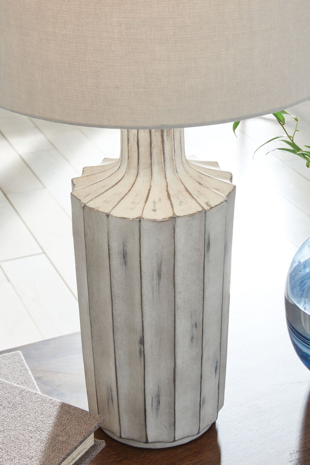 Imre - Poly Table Lamp - Distressed Brown by Ashley – view 4