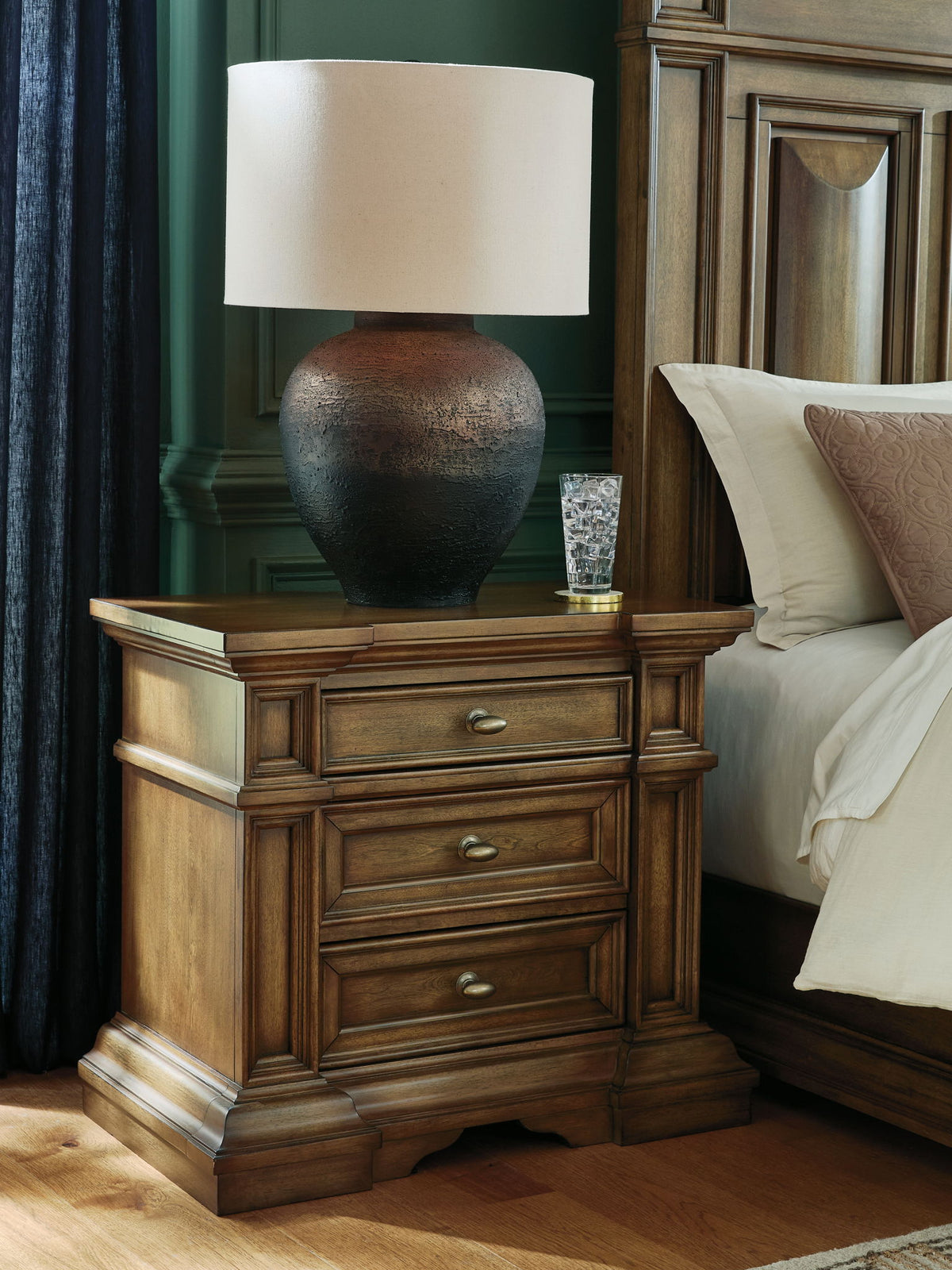 Frantanna - Three Drawer Night Stand - Brown by Ashley – view 4