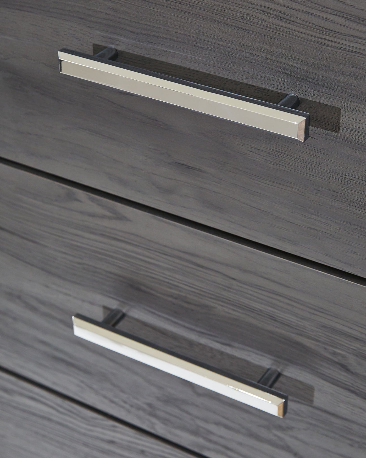 Lodanna - Five Drawer Chest - Gray by Ashley – view 3