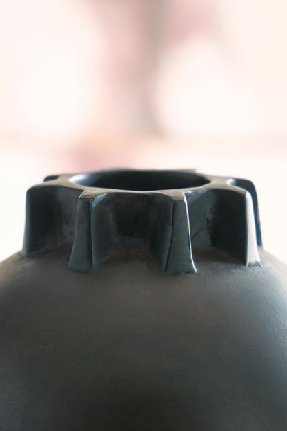 Kaslett - Vase - Antique Black by Ashley – view 4