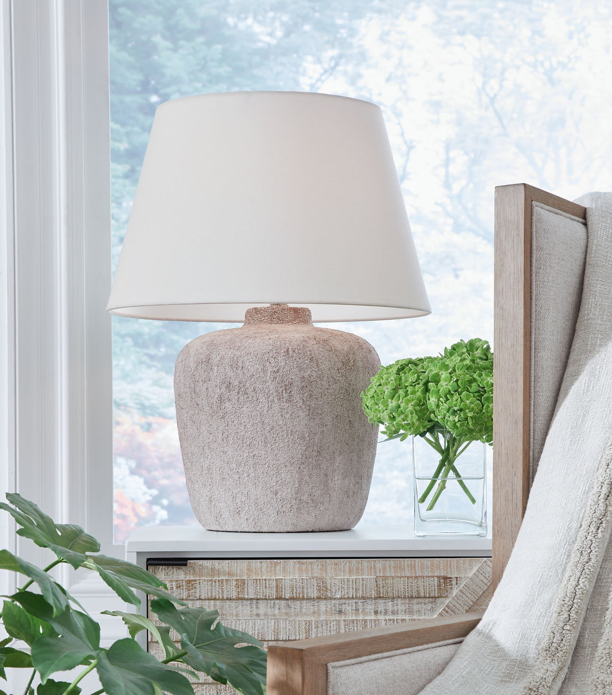 Danry - Metal Table Lamp - Distressed Cream by Ashley – view 3